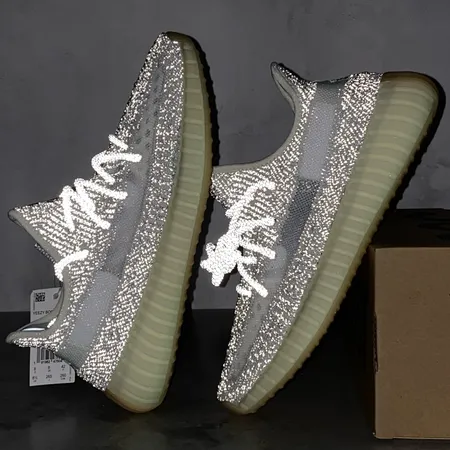 アディダス スニーカー