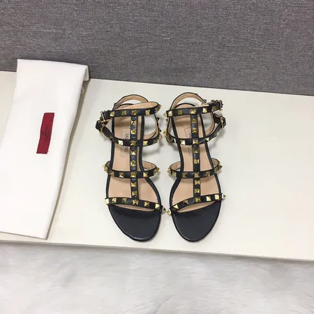 ヴァレンティノ サンダル