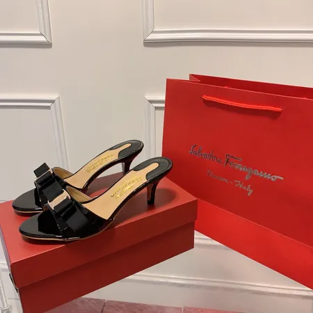 フェラガモ サンダル