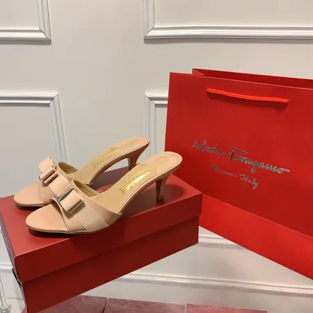 フェラガモ サンダル