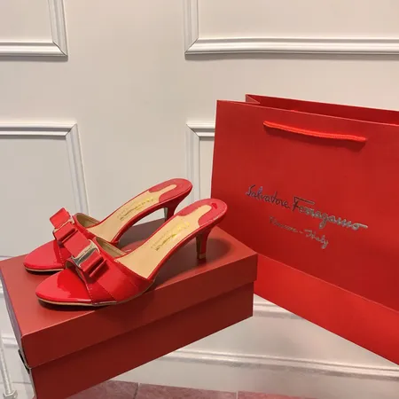 フェラガモ スリッパ