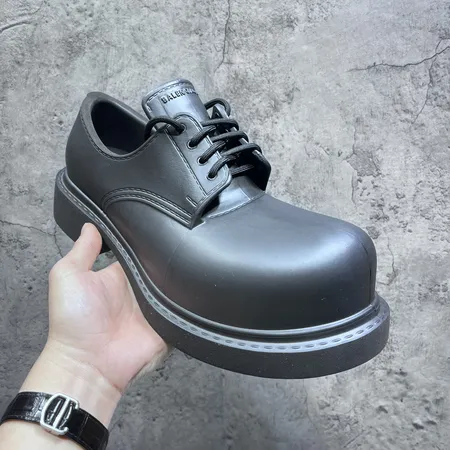 バレンシアガ ビジネスシューズ