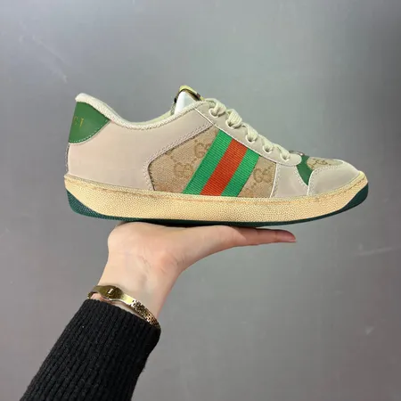 グッチ カジュアルシューズ