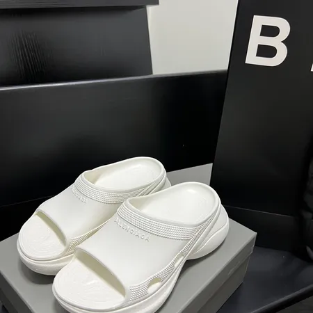 バレンシアガ スリッパ