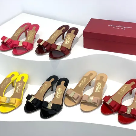 フェラガモ スリッパ