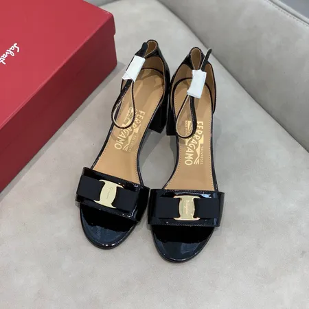 フェラガモ サンダル