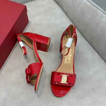 フェラガモ サンダル