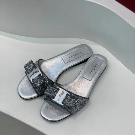 フェラガモ スリッパ