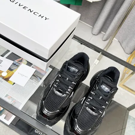 ジバンシィ スニーカー