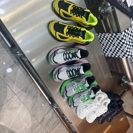 ジバンシィ スニーカー