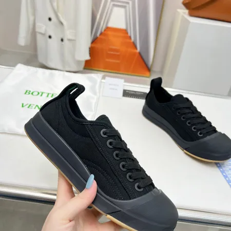 ボッテガ ヴェネタ カジュアルシューズ