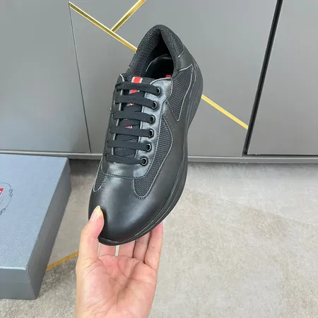 プラダ スニーカー