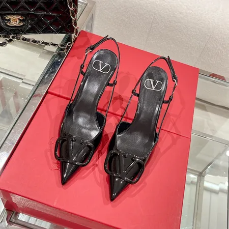 ヴァレンティノ サンダル