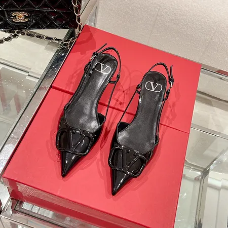 ヴァレンティノ サンダル