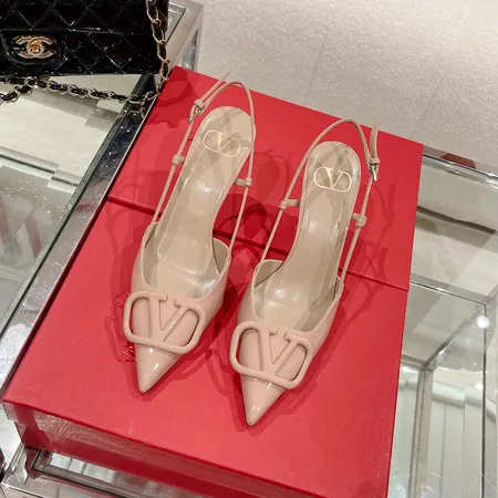 ヴァレンティノ サンダル