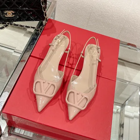 ヴァレンティノ サンダル