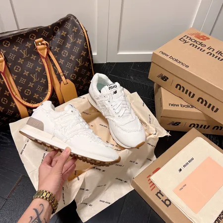 ミュウミュウ カジュアルシューズ