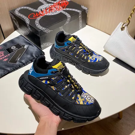 ヴェルサーチ スニーカー