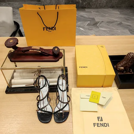 フェンディ サンダル