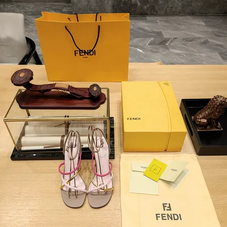 フェンディ サンダル