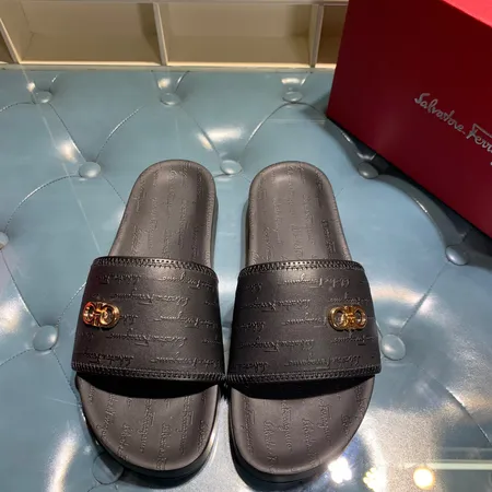 フェラガモ スリッパ