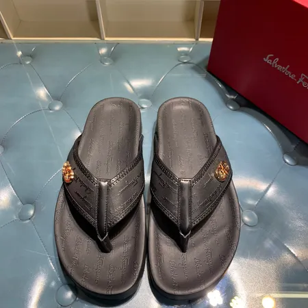 フェラガモ スリッパ