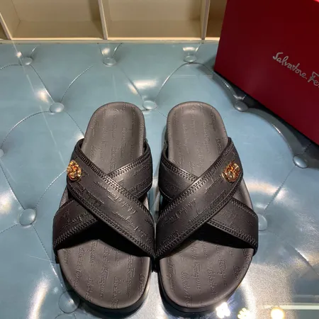 フェラガモ スリッパ