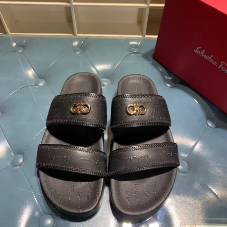 フェラガモ スリッパ