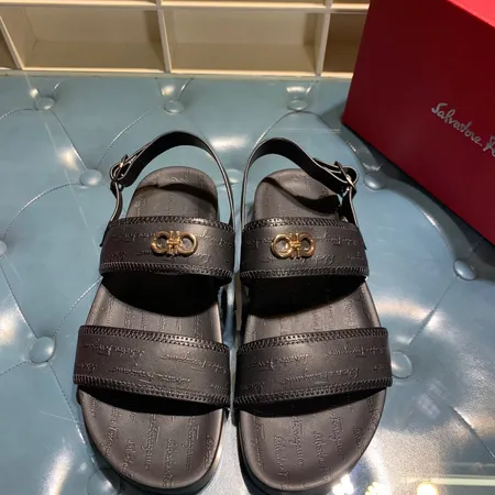 フェラガモ スリッパ