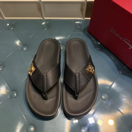 フェラガモ スリッパ