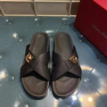 フェラガモ スリッパ