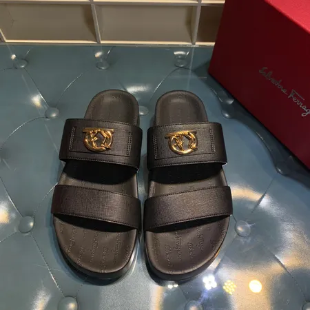 フェラガモ スリッパ