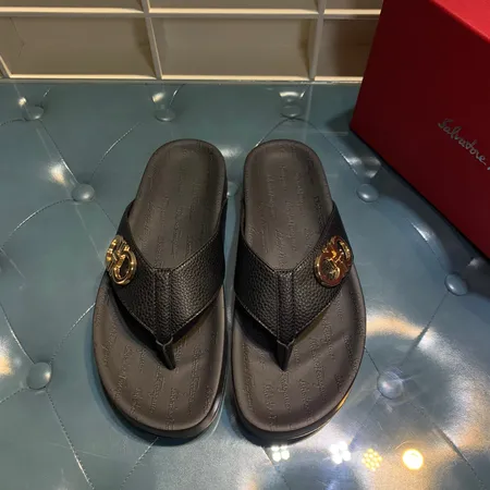 フェラガモ スリッパ