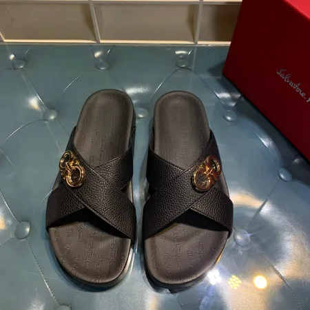 フェラガモ スリッパ