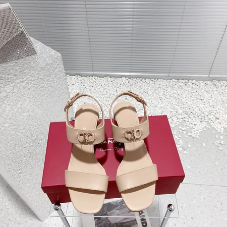 フェラガモ サンダル