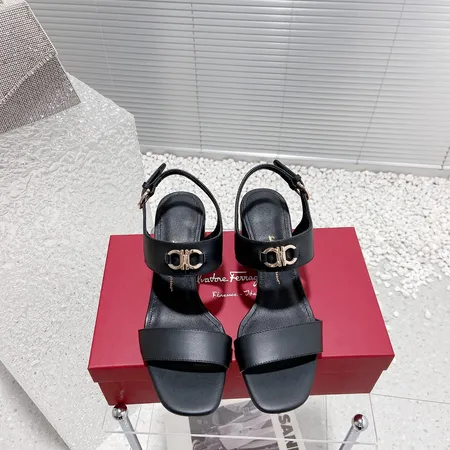 フェラガモ サンダル