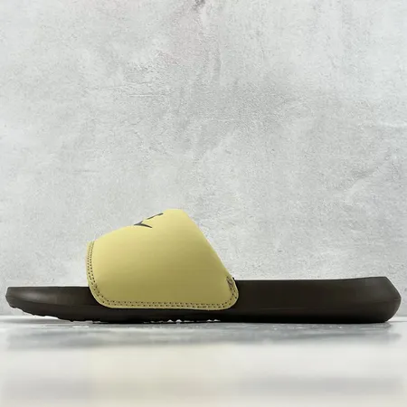 ナイキ スリッパ