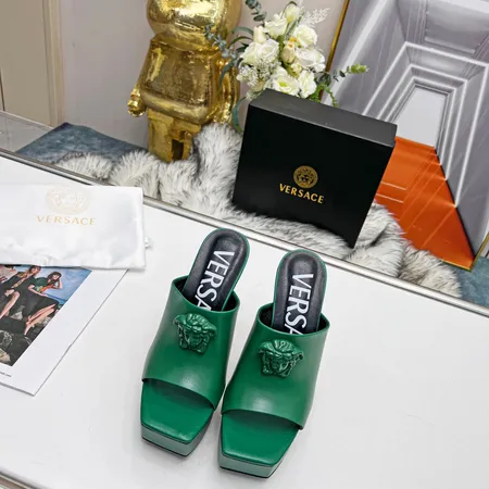 ヴェルサーチ サンダル