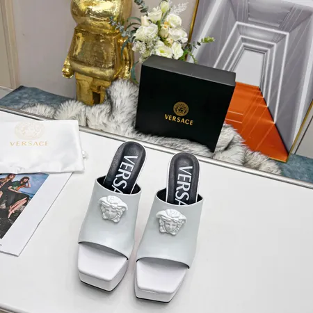 ヴェルサーチ サンダル