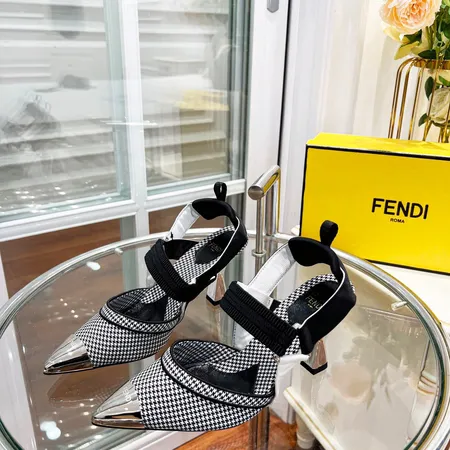 フェンディ サンダル