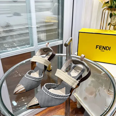 フェンディ サンダル