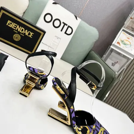 フェンディ サンダル