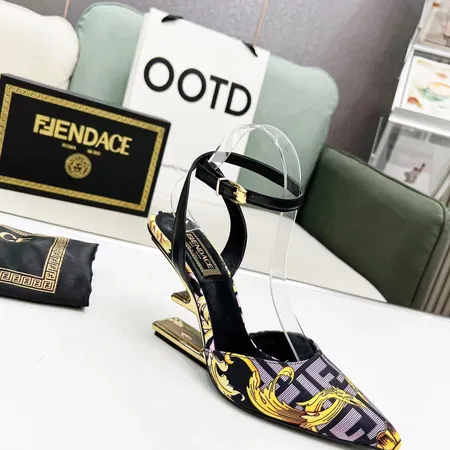 フェンディ サンダル