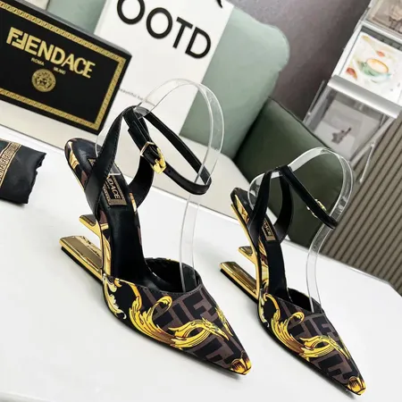 フェンディ サンダル