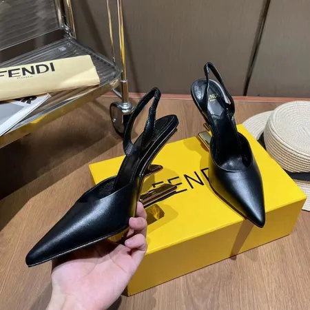 フェンディ サンダル