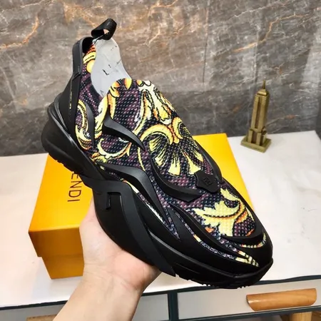 フェンディ カジュアルシューズ