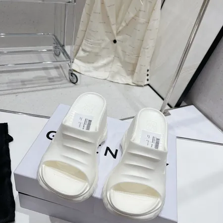 ジバンシィ スリッパ