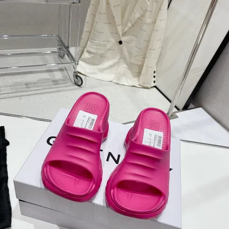 ジバンシィ スリッパ