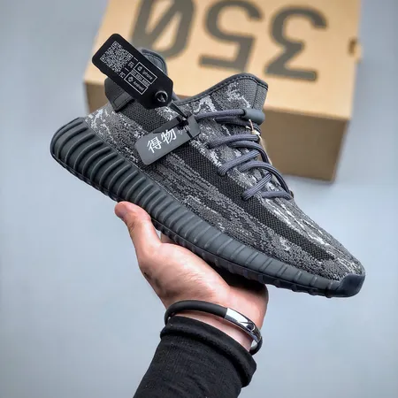 アディダス スニーカー