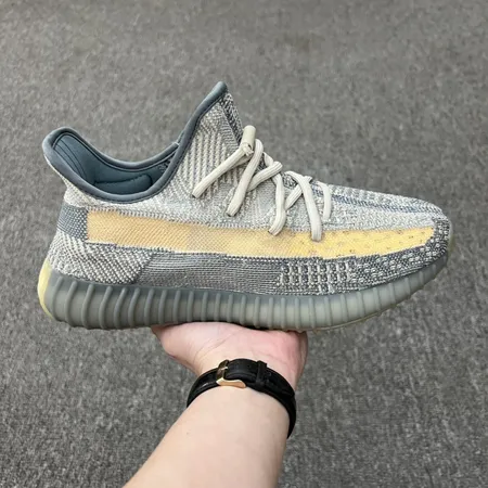 アディダス スニーカー